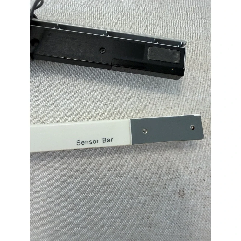 Nintendo Wii Sensor Bar Lot of 2‎ OEM RVL-014 White & Black Untested